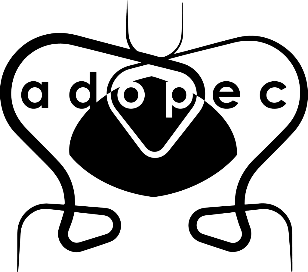 Es el logo de Adopec, Asociación de dolor pélvico crónico. El logo es negro con las letras en negro