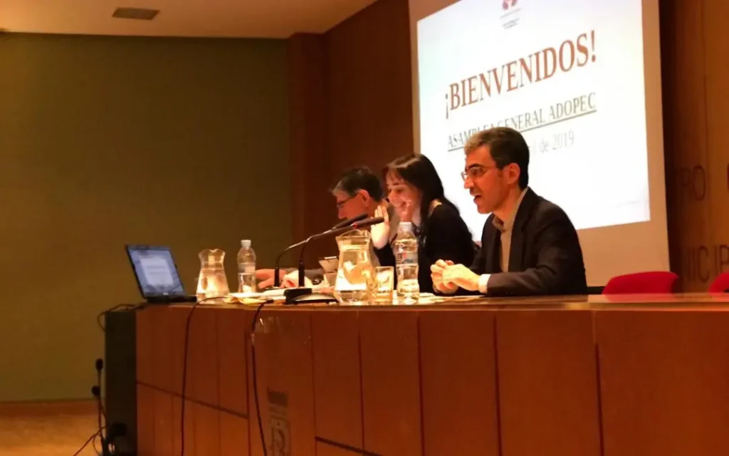 Asamblea de Adopec, junta directiva.