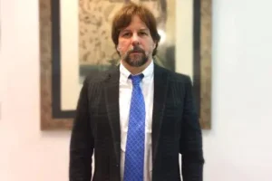 En la foto sale Ernesto Delgado