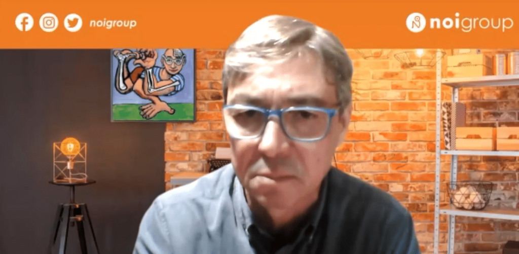 En la imagen sale Rafael Torres, lleva gafas y una polo de color oscuro.